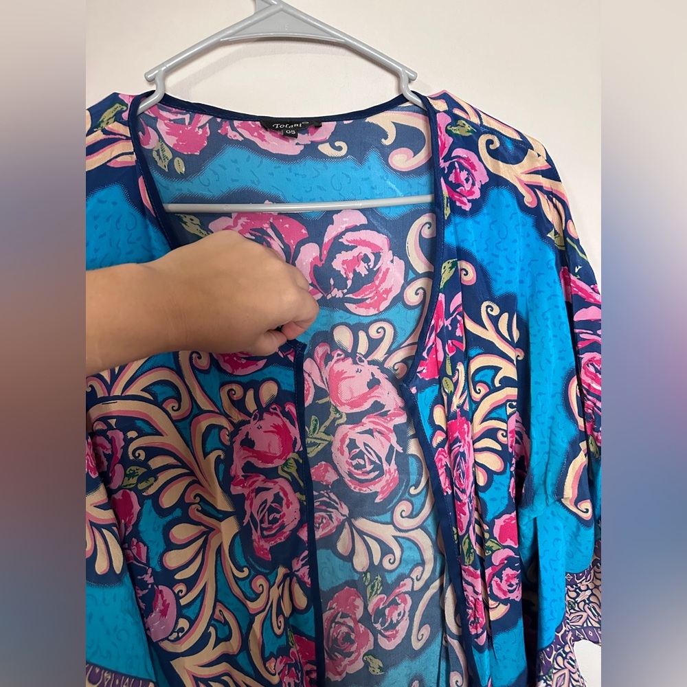Tolani 100% silk Blue and Pink Floral short sleeve Kimono one size - Picture 4 of 6